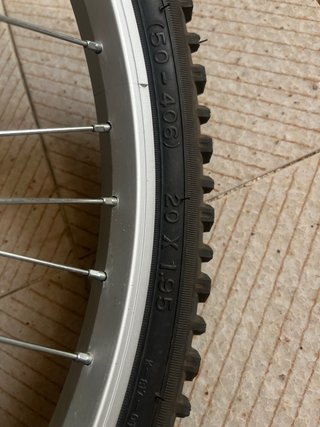 Bicicleta infantil WRC blanca y roja 20’