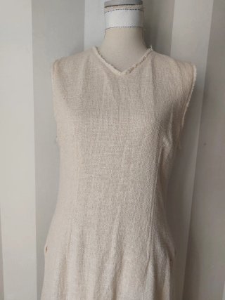 Vestido beige sin mangas