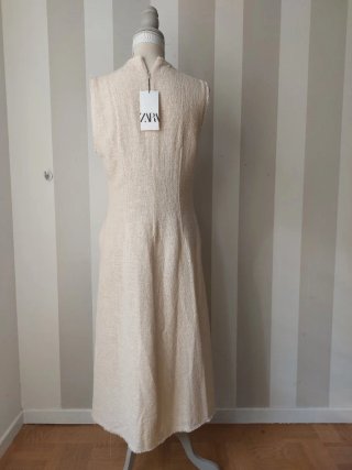 Vestido beige sin mangas