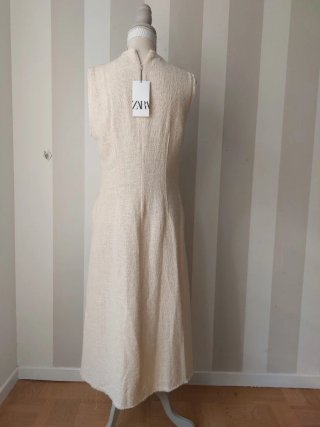 Vestido beige sin mangas