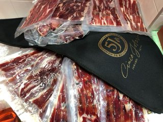 Recogemos tu jamón te lo cortamos