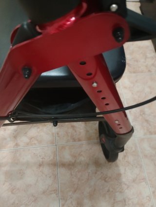 Andador con asiento y cesta