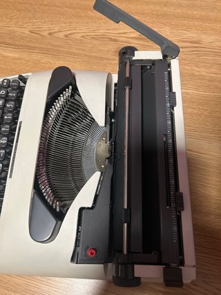 Máquina de escribir Olivetti Lettera 12