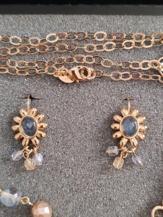 Conjunto collar, pendientes y pulsera oro