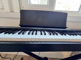 Piano Digital Kawai ES120 con Soporte y Banco
