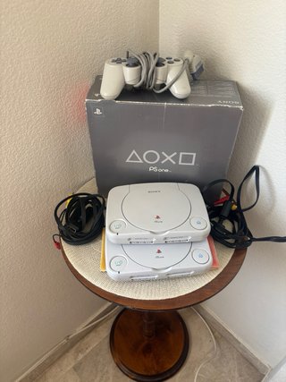 2x PlayStation 1 (PS1) Bianche 1 play due