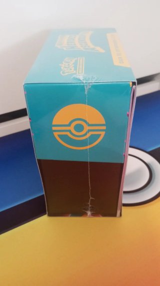 Caja ETB Héroes Ascendentes cartas Pokemon