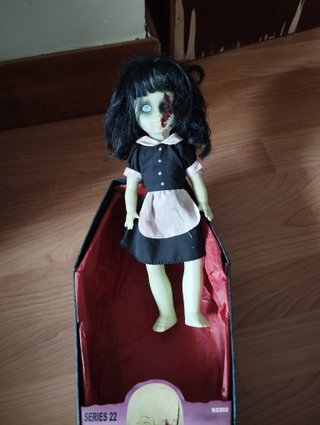 Muñeco Living Dead Doll Series 13 Peggy Goo