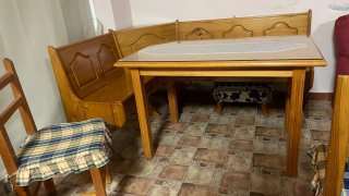 Mesa con rinconera y 2 sillas todo biselado