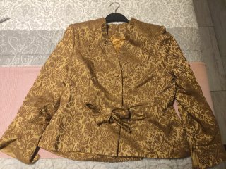 Chaqueta dorada brocada