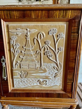 Aparador de madera con espejo