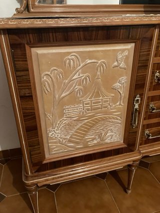 Aparador de madera con espejo