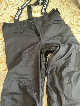 Pantaloncini da sci neri con bretelle da uomo