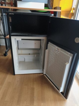 Minibar negro