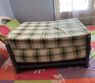 Cama Plegatín Madera y colchón de espuma.