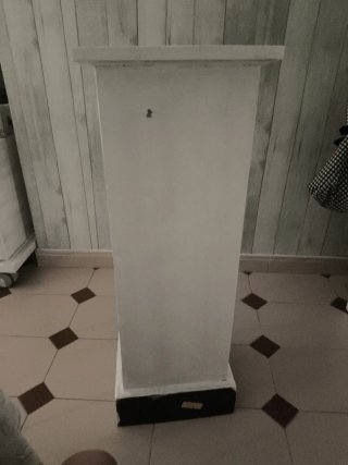 Mueble con 3 cajones decorados