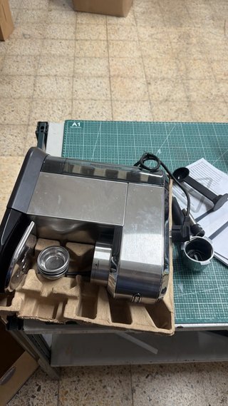 DeLonghi Dedica Cafetera Bomba Acero