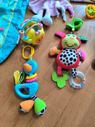 Kit juguetes bebé, sensoriales, musicales + mantas