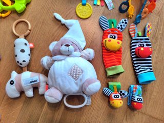 Kit juguetes bebé, sensoriales, musicales + mantas