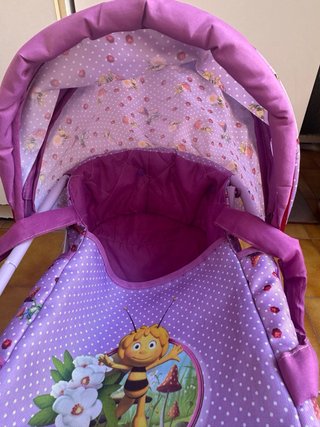 Carrito de muñecas La Abeja Maya