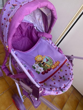 Carrito de muñecas La Abeja Maya