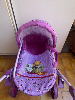Carrito de muñecas La Abeja Maya