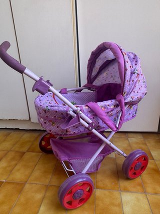 Carrito de muñecas La Abeja Maya