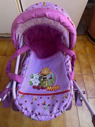 Carrito de muñecas La Abeja Maya