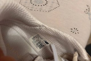 Zapatilla deportiva New Balance beis blanca