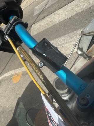 Marcador Koso con soporte manillar