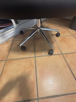 Silla de oficina ergonómica negra
