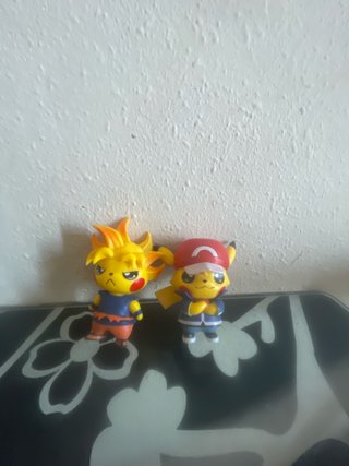Pikachus únicos estilo Goku y Ash