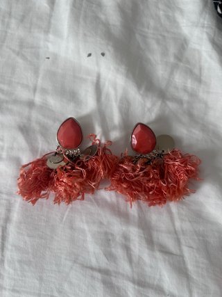 Pendientes largos con flecos y piedra