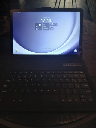 Tableta con Teclado Negro