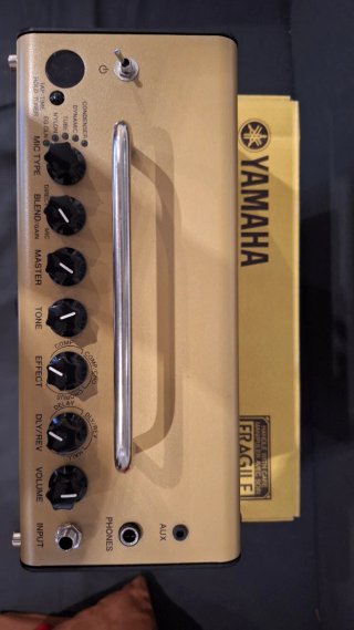Amplificador Yamaha THR5A Beige