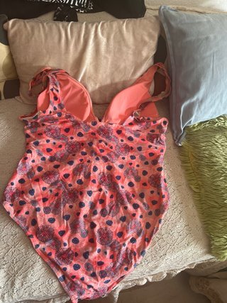Beniador Traje de Baño Coral y Morado de regalo