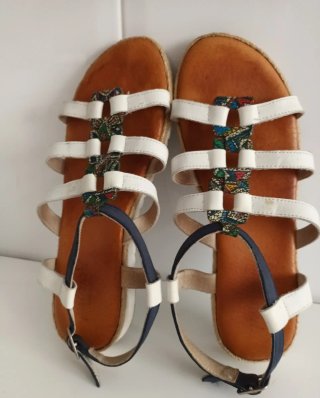 Sandalias de piel multicolor y blancas