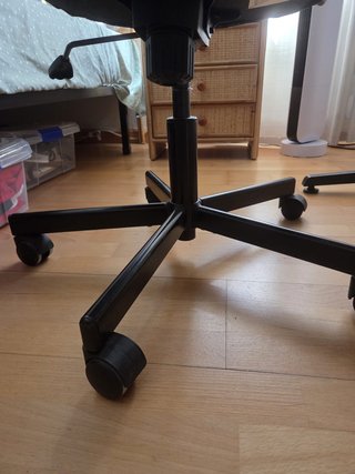 Silla de oficina ergonómica negra