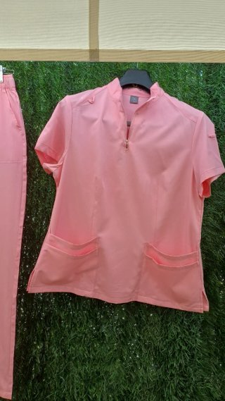 Uniforme rosa talla M