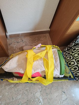Bolsas de tela amarillas y rosas