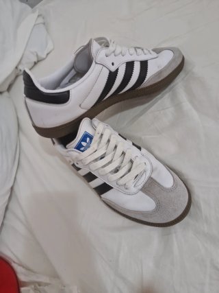 Zapatillas Adidas Blancas y Negras