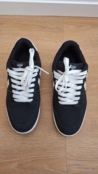 Deportivas Hummel Negras y Blancas