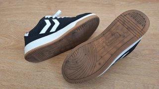 Deportivas Hummel Negras y Blancas