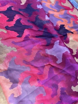 Pañuelo cuello estampado rosa y morado