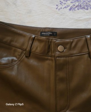 Pantaloni effetto pelle marrone