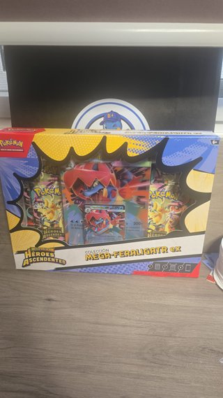 Caja Pokémon Mega Feraligatr EX Heroes Ascendentes