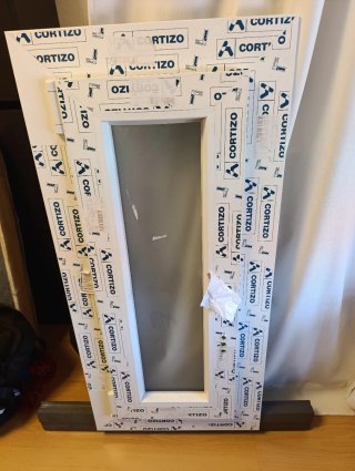 Ventana para baño Cortizo