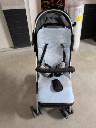 Silla de paseo ligera gris