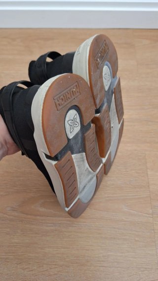 Deportivas Munich Negras y Blancas