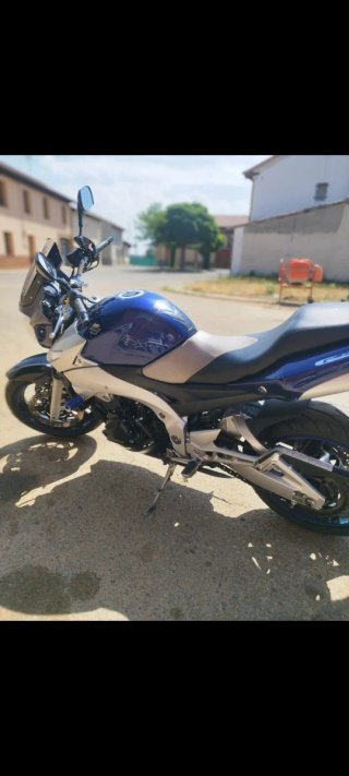 Suzuki GSR 600 Azul/Plata